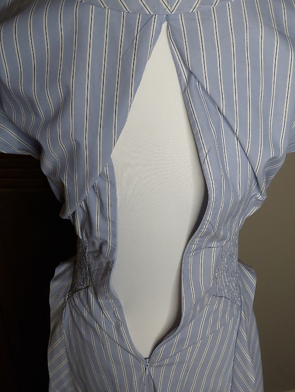 Anthropologie Short-Sleeve V-Neck Pleated Blue White Stripe Midi Dress Sz XS - Picture 16 of 17